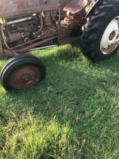 *NOT SOLD*FORD 860 FARM TRACTOR/ NOT RUNNING