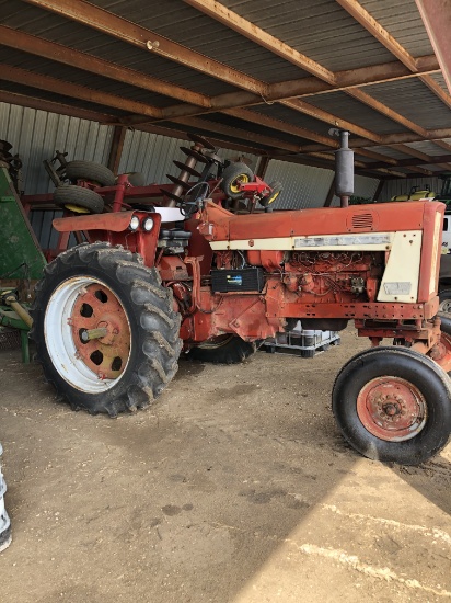 **SOLD* FARMALL 706 TRACTOR