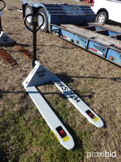 ROUGHNECK PALLET JACK 4400 LB. CAPCITY