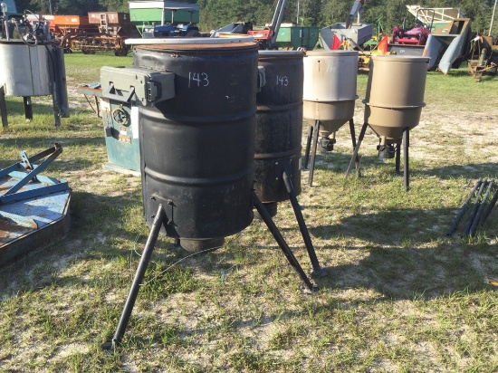 (2) ELECTRIC DEER FEEDERS