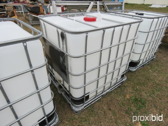250 GALLON PLASTIC TOTE