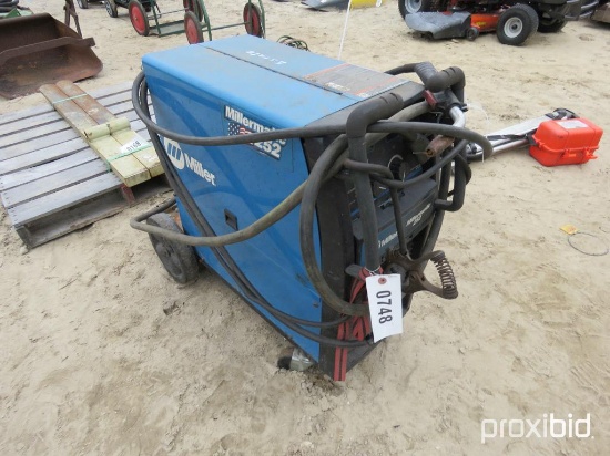 MILLER MATIC 252 WELDER **RUNS PERFECT**