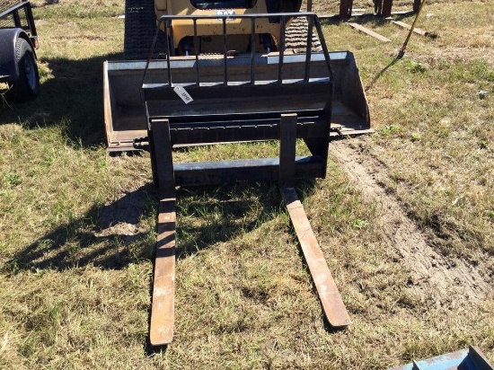 PALLET FORKS-FITS CAT SKID STEER