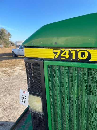 John Deere 7410