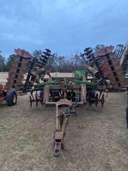 JOHN DEERE 630 WINGFOLD DISK HARROW... 20 FT. WIDE... *NEW BLADES ON FRONT-FELID READY* Vin #