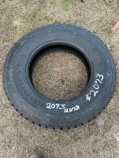 R-22.5 TRUCK TIRE (RECAP)