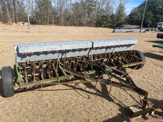 John Deere Seeder