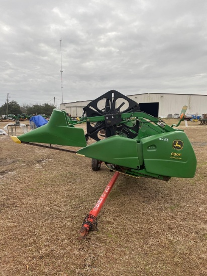 JOHN DEERE 630F GRAIN HEADER... VIN # H00630F711747/FULL FINGER...