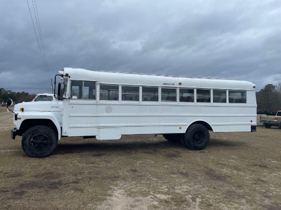 1987 FORD SCHOOL BUS (54 PASSENGER CAPACITY) 8.5 DETROIT DIESEL MOTOR/AIR BRAKES/AUTOMATIC TRANS.