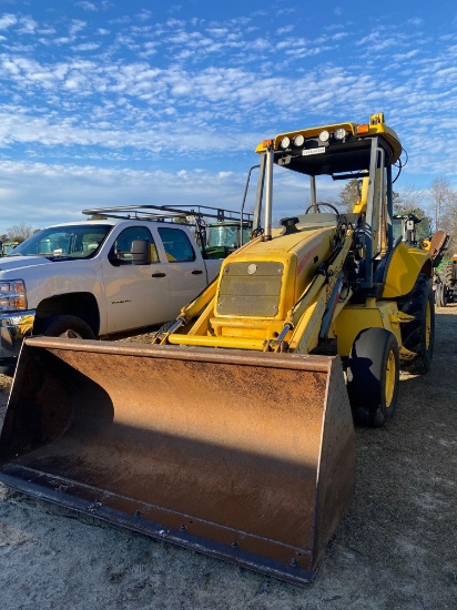 NEW HOLLAND BACKHOE