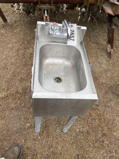 2X2 STAINLESS STEEL HANDWASHING SINK ON LEGS...