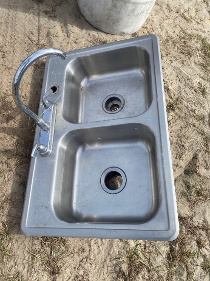 DOUBLE SINK W/ FAUCET