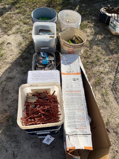 ASSORTMENT OF SCREWS & NAILS