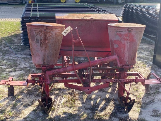MASSEY FERGUSON PLANTER