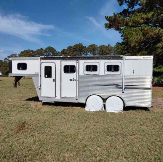 EXISS HORSE TRAILER