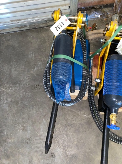 HYDRAULIC BREAKER