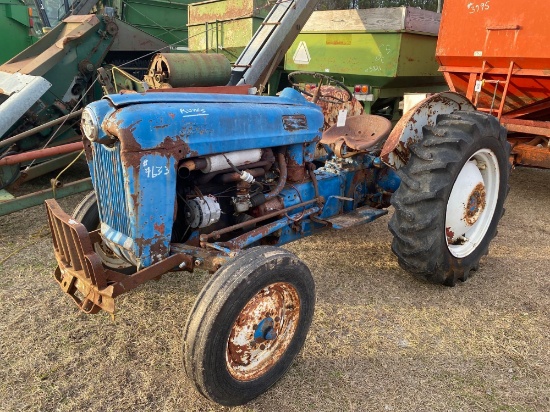 FORD 600 TRACTOR