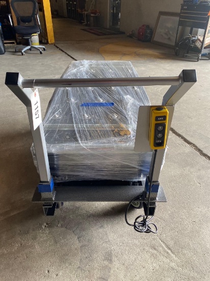 HYDRAULIC LIFT TABLE