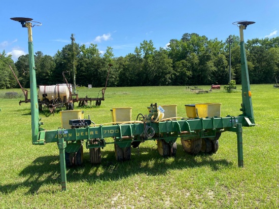 JOHN DEERE PLANTER