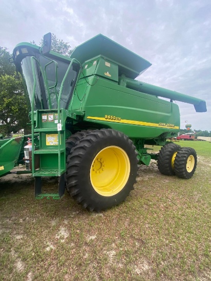 JOHN DEERE COMBINE