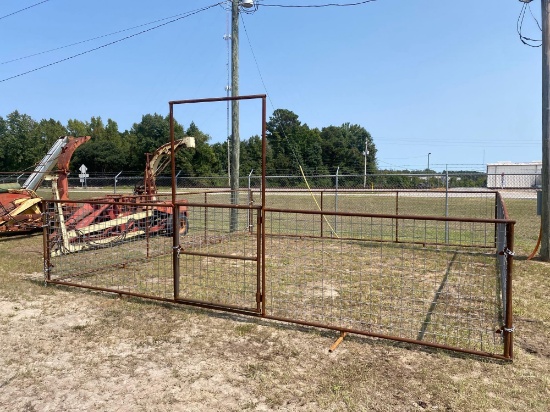 LIVESTOCK PEN WITH GATE