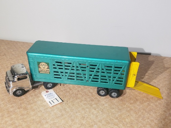 1950s Structo Farms green cattle trailer