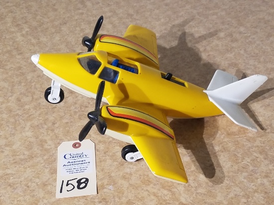 Tonka plastic airplane with retractable wheels