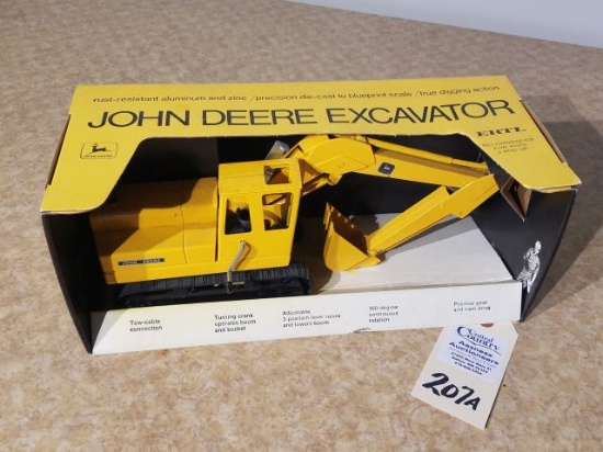 Ertl John Deere yellow excavator