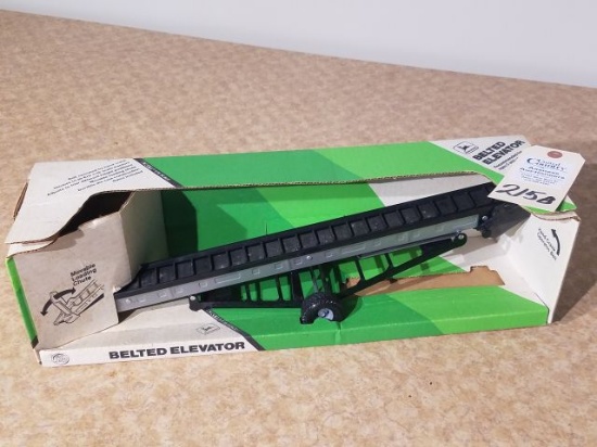 Ertl John Deere belted elevator