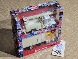 New Ray 1/43 Die Cast with plastic Peterbilt Model Boom Truck and Kenworth T300 Freight Truck (NIB)