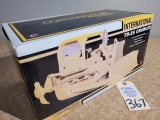 First Gear Construction Pioneers Edition 1/25 die cast International TD-25 crawler (NIB)