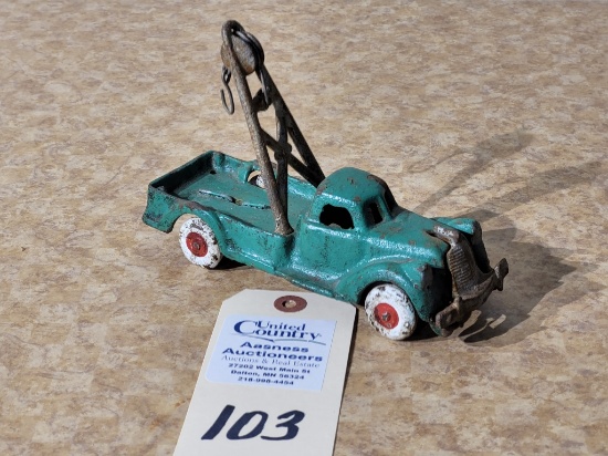 Vintage Wrecker Truck Cast iron (Looks like Hubley) - 7" long with solid original paint