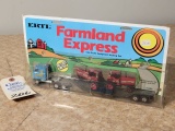 Ertl Farmland Express IHC Equipment