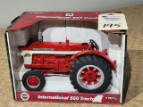 Ertl IH 560 Tractor 1/16 Die Cast w/orig box