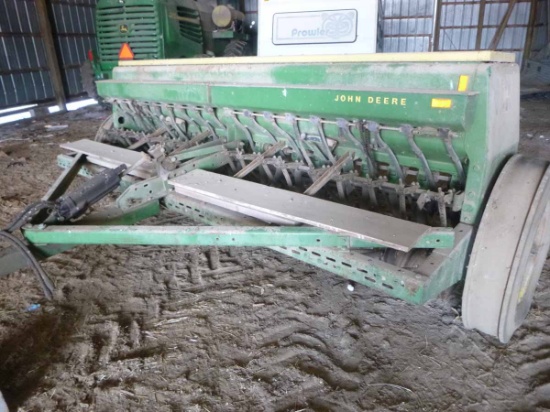 JD 8200 Drill