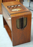 Silvertone (Sears) Model 4684 AM/SW Chair Side Tube Radio, Ca. 1938