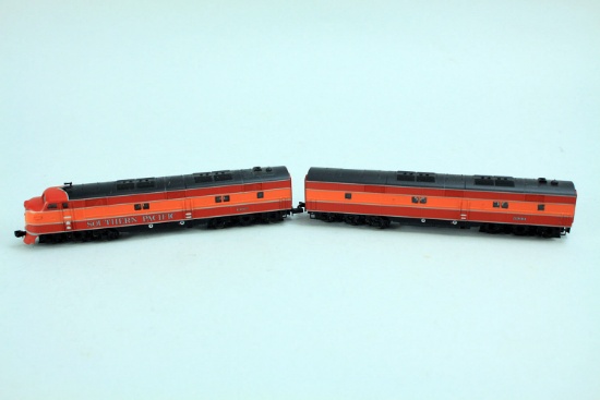 2 N Scale Life-Like Southern Pacific; SP#6003 Locomotive & SP #5900 Passenger Car