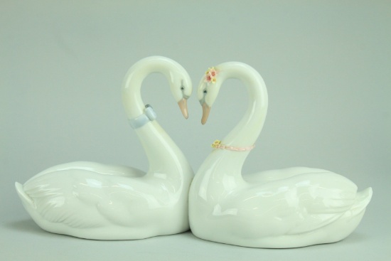 Lladro "Endless Love" # 6585 Porcelain, Spain