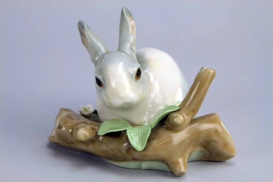 Lladro "Rabbit Eating" #4773 Porcelain, Spain