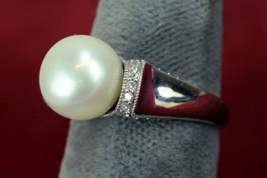 10k Gold Ladies Pearl Ring w/ Diamond Accents, Sz 5