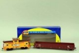 HO - UP #78196 Wide Version Caboose & UP Gondola Car #CNW340115