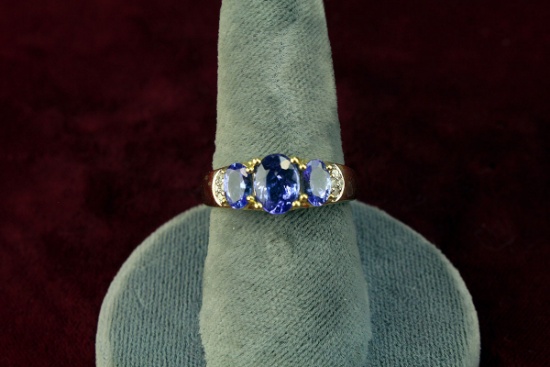 10k Gold Ring w/ 3 Sapphire Colored Stones, Sz. 8.25, 3.5 Grams