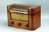 RCA Victor Model 16X4 AM Tube Radio, Ca. 1940