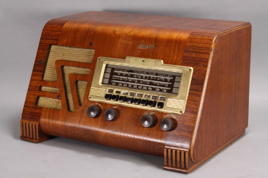 Philco "Wedge" 40-155 AM/Shortwave Tube Radio, Ca. 1940