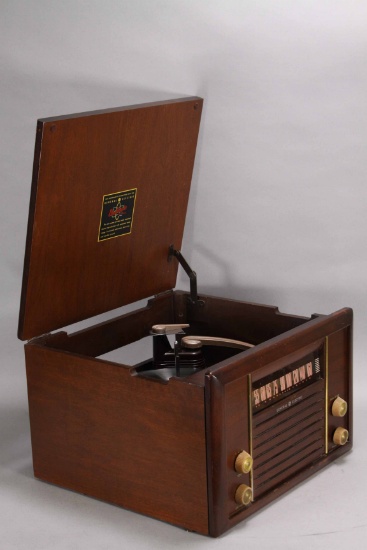 GE Model 304 Tube AM Radio - 78 RPM Record Player, Ca. 1948