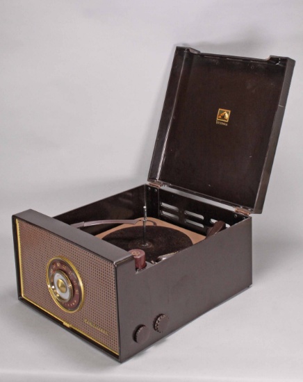 RCA Model 3-US-5 Tube AM  Radio - Record Player, Ca. 1954