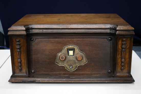Large Airline (Montgomery Wards "Coffin Case" 5 Tube Radio, Ca. 1930