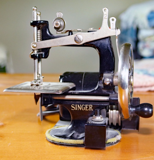 Singer No. 20 Child's Electric Sewing Machine