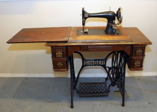 Antique Singer Treadle Sewing Machine, circa late 1890's