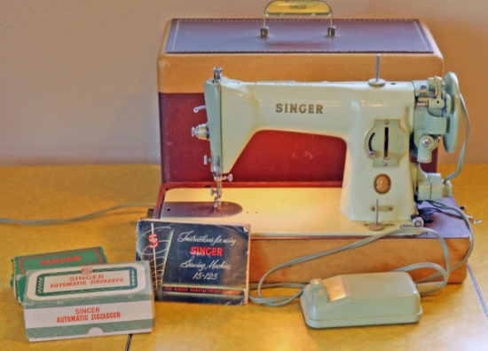 Singer 15-125 Sewing Machine, Ca. 1955-1958